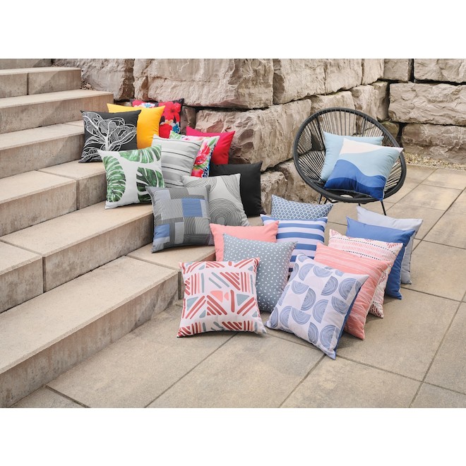 16 x 16-in Grey/Black/White/Blue Plaid Pattern Recycled Polyester Reversible Outdoor Decorative Cushion