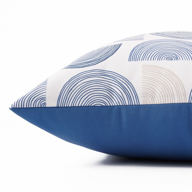 16 x 16-in Blue/White/Beige Half-Circle Pattern Recycled Polyester Reversible Outdoor Cushion