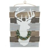 Cerf sur plaque de bois Holiday Living, Palais des glaces, 14 po x 19 po