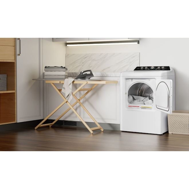 Midea 6.7-ft³ Electric Dryer with Sensor Drying - White