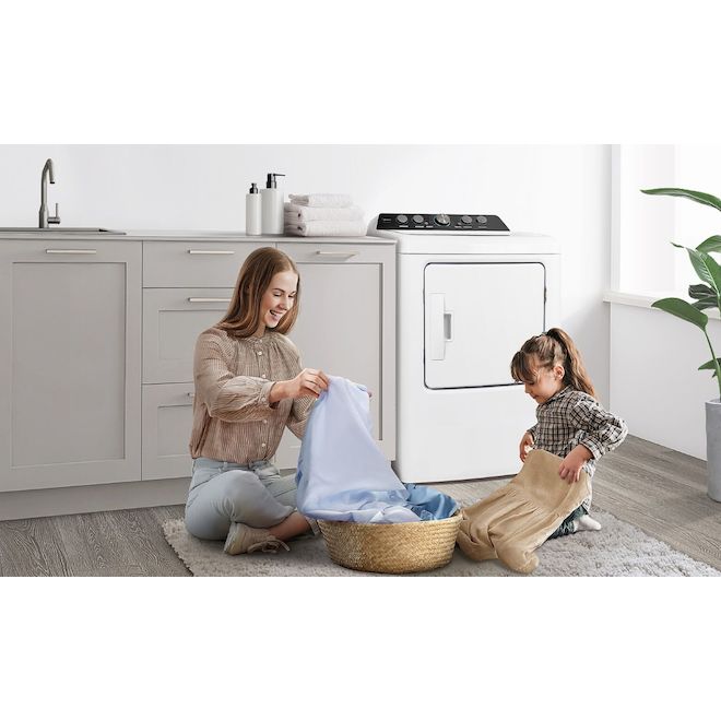 Midea 6.7-ft³ Electric Dryer with Sensor Drying - White