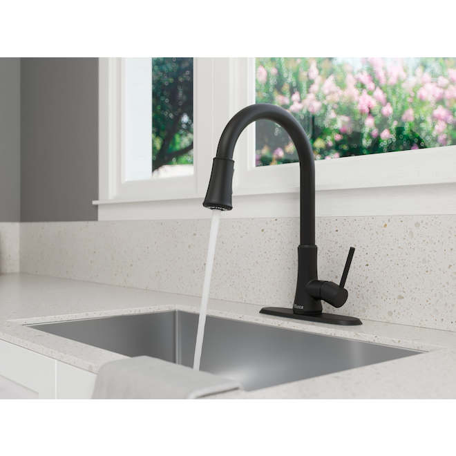 Pfister Classic Pull-Down Kitchen Faucet with 1 Handle 18.125-in - Matte Black