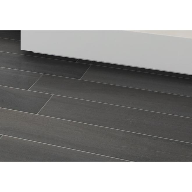 Carreaux en porcelaine pour le sol gris graphite Twilight Style Selections de 6 po x 36 po x 8 mm, 7/pqt