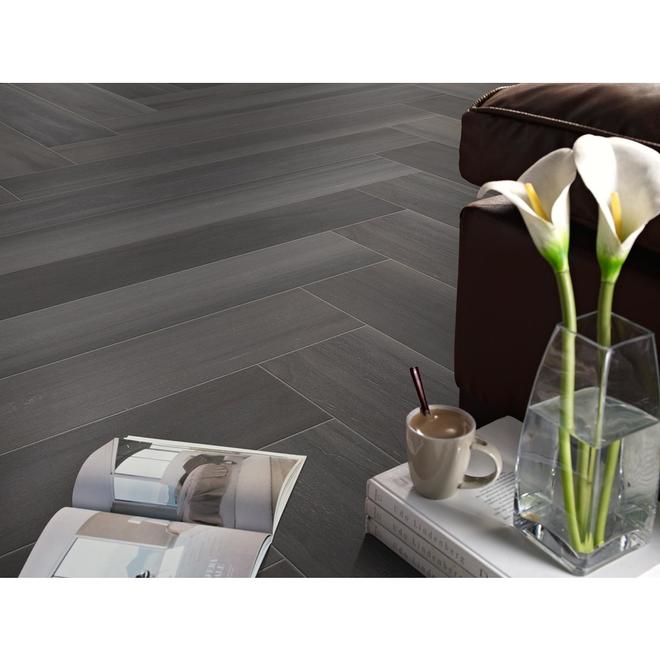 Carreaux en porcelaine pour le sol gris graphite Twilight Style Selections de 6 po x 36 po x 8 mm, 7/pqt