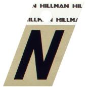 Lettre N Hillman coupée en angle en aluminium noir et or 1 1/2 po