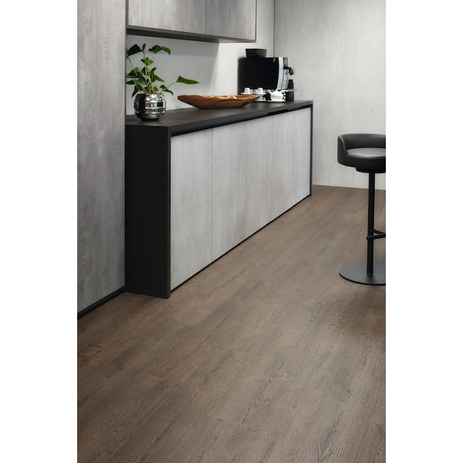 Quickstyle 7.6-in x 54.45-in x 12-mm Epic Oak Laminate Flooring - 17.24-ft²/Box