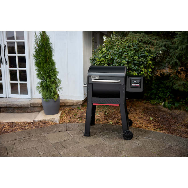 Weber Smoque(TM) Pellet Smoker 22-in with Wi-Fi and Bluetooth - Black Steel