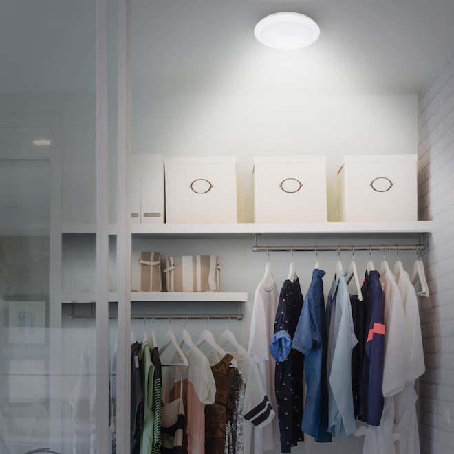 Good Earth Lighting 7-in Puck LED Rechargeable Light -cool white