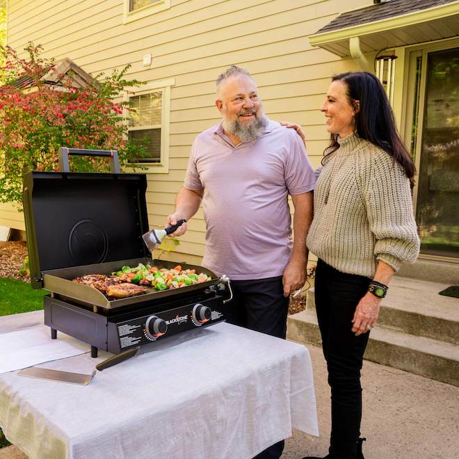 Blackstone Omnivore 22-in 2-Burner Portable Propane Gas Cooking Griddle - 370-in²
