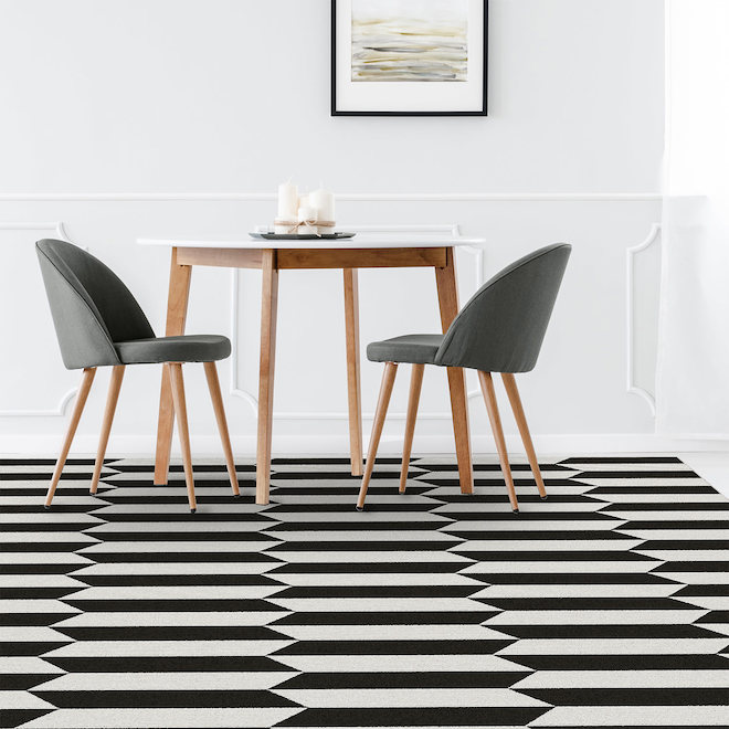 Roomio Row Indoor Polypropylene Rug of 72 x 84-in - Black and White