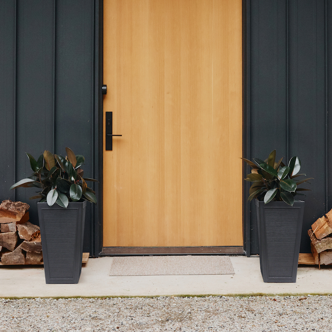 Multy Home Avondale Plaster Wood Planter 24-in / Black