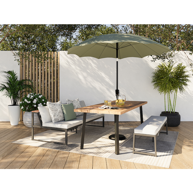 Landon & Co. Decorative Patio Rug in Flat Weave Grey and Beige Polypropylene - 8 x 10-ft