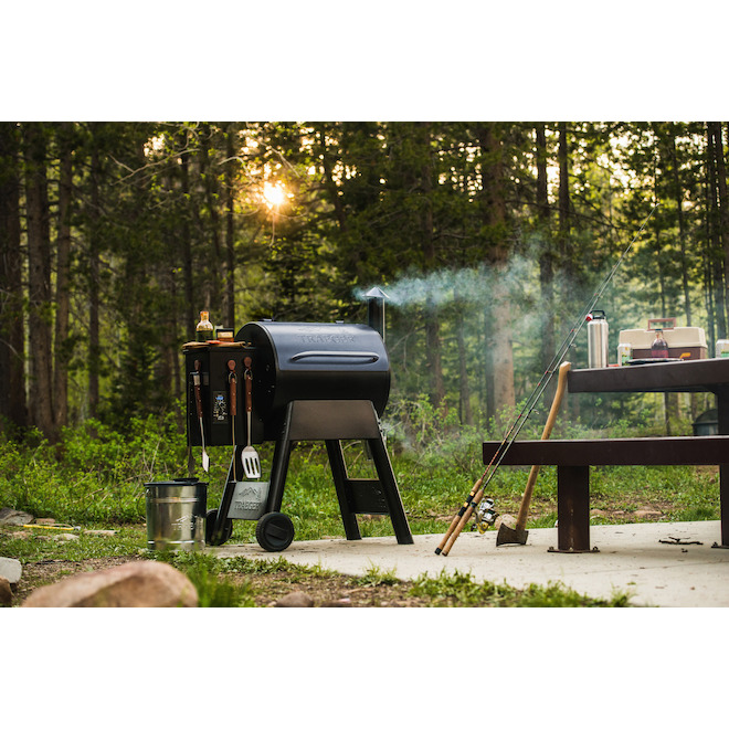 Traeger Pro Series 22 572-in² Black Steel Pellet Barbecue