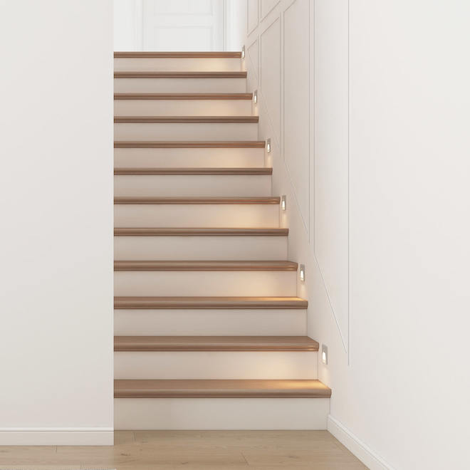 Landon & Co. Classic Cover Tread with Presswood Core and Natural Red Oak Veneer - 10 1/2 x 42-in