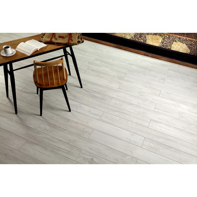 Mono Serra 6.1-in W x 47.24-in L x 10-mm T Casella Grey HDF Laminate Flooring in HDF - 16.02-ft²/Box