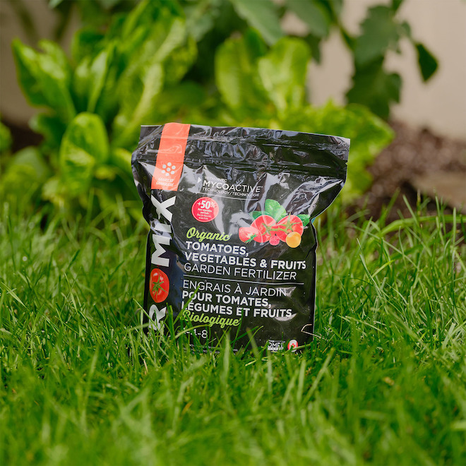 Pro-Mix Tomatoes, Vegetables and Fruits Garden Fertilizer - Organic - 4-4-8 - 1.5-kg