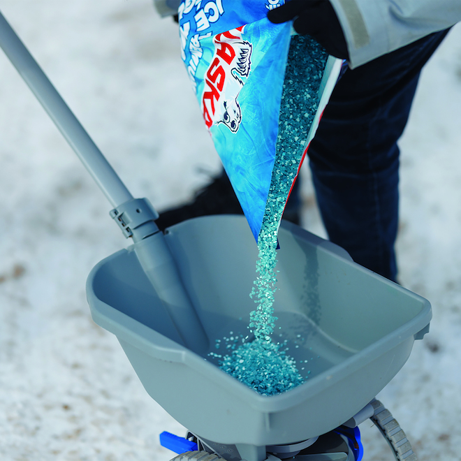 Alaskan Premium 18-kg Ice Melter - NaCl Ice Melt (Calcium Chloride Included)