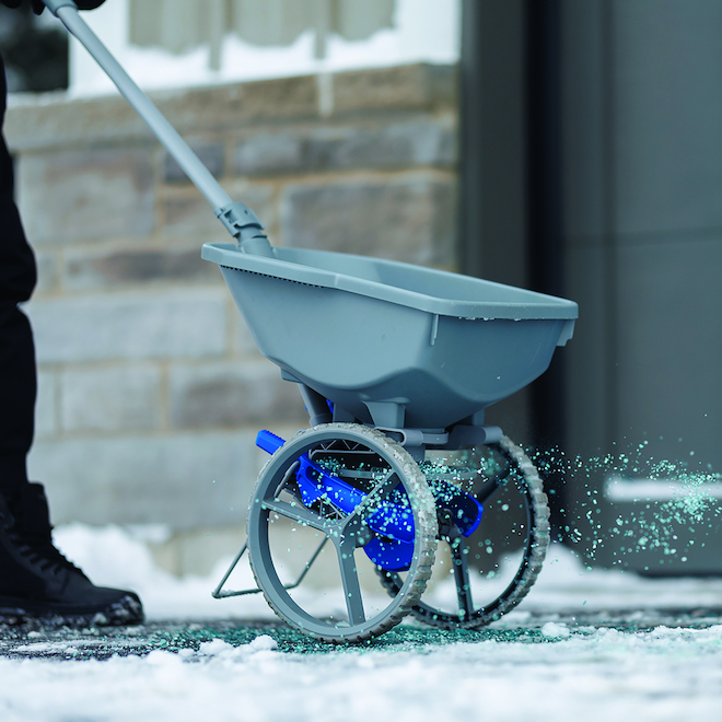Alaskan Premium 18-kg Ice Melter - NaCl Ice Melt (Calcium Chloride Included)