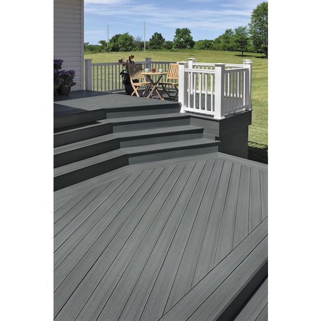 Planche de terrasse en composite rainurée Prime+ de Timbertech, Sea Salt Gray, 20 pi