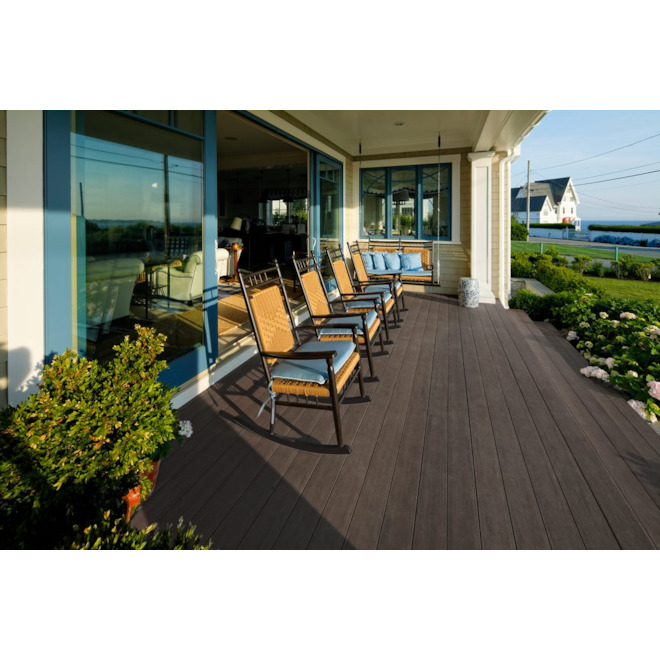 Planche de terrasse VC rainurée TimberTech Azek Dark Hickory de 16 pi