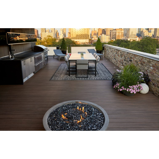 Planche de terrasse VC rainurée TimberTech Azek English Walnut de 16 pi