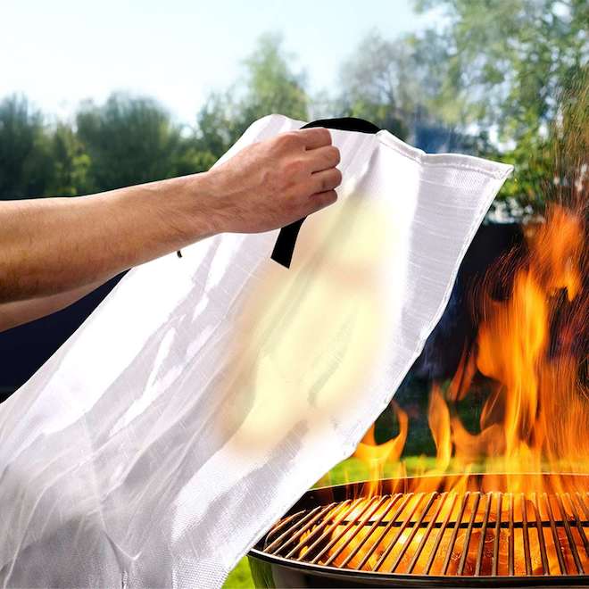 First Aid Central Fire Blanket Compact and Wall-Mounted - 40 x 40-in