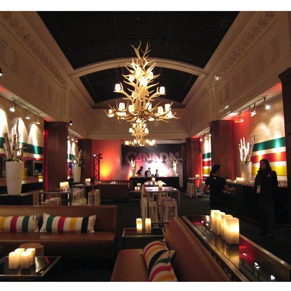 Canadian Antler Designs Reproduction White 15Light Elk Antler