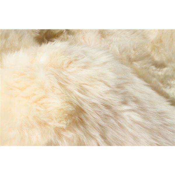 Tapis Quattro en peau de mouton ,4 pix 6 pi, or