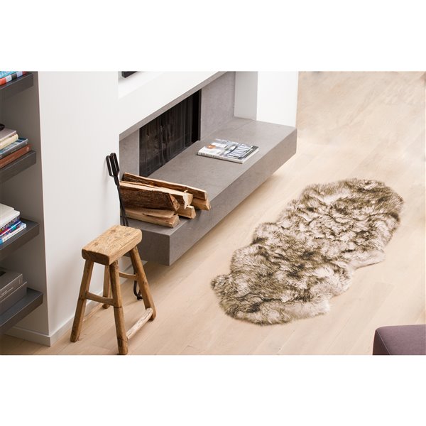 Tapis en peau de mouton ,2 pix 6 pi, - chocolat