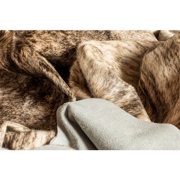 Natural by Lifestyle Brands 6-ft x 7-ft Zebu Exotic Cowhide Area Rug