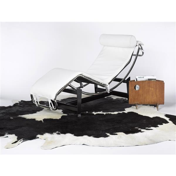 Natural by Lifestyle Brands 6-ft x 7-ft Black and White Kobe Cowhide Area Rug