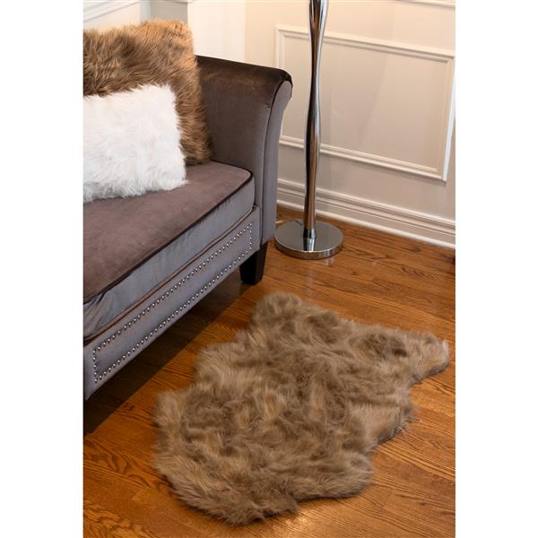 Luxe Gordon Faux Sheepskin 2-ft x 3-ft Dark Tan Area Rug