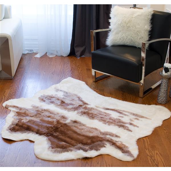 Luxe Faux Hide 4-ft x 5-ft Brown & White Cow Indoor Area Rug