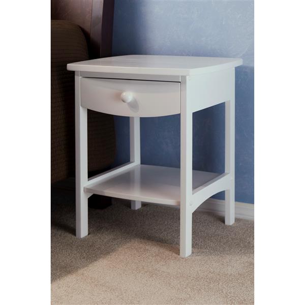 Winsome Wood Claire 18.03-in x 18.11-in x 22.05-in White Wood Table