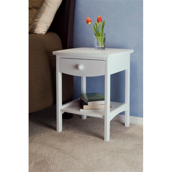 Winsome Wood Claire 18.03-in x 18.11-in x 22.05-in White Wood Table