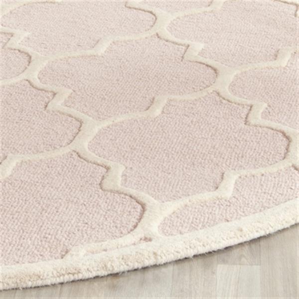 Safavieh Cambridge 6-ft Round Light Pink and Ivory Area Rug