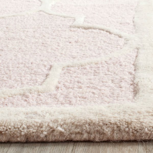 Safavieh Cambridge 5-ft x 8-ft Light Pink and Ivory Area Rug