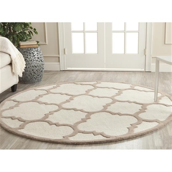 Safavieh Cambridge 6-ft Round Ivory and Beige Area Rug