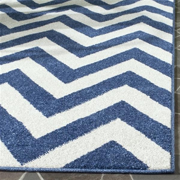 Safavieh Amherst 8-ft x 5-ft Navy and Beige Chevron Indoor/Outdoor Rug