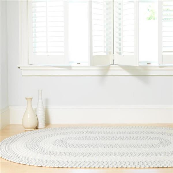 Colonial Mills Courtyard 4-ft x 6-ft White Oval Area Rug