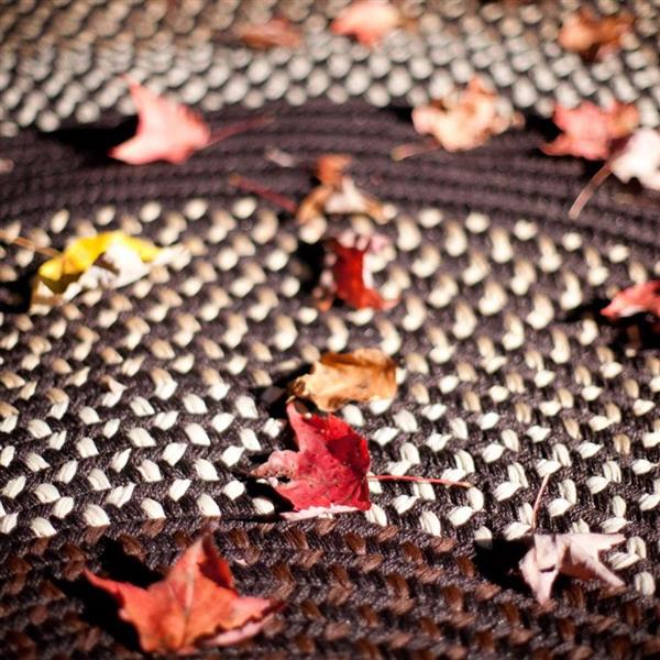 Colonial Mills Deerfield 8-ft x 8-ft Seal Brown Area Rug