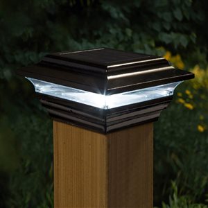 Lumière capuchon de poteau solaire Imperial, aluminium noir 4 po x 4 po