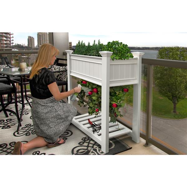 Vita Urbanscape 53-in x 36-in x 24-in White Planter