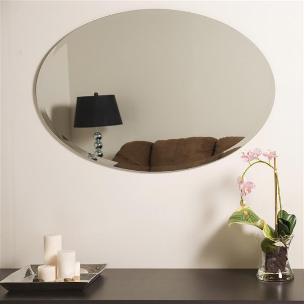 Decor Wonderland Helme 24-in Oval Mirror