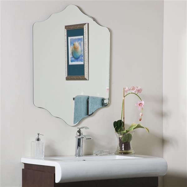 Decor Wonderland Vandam 23.6-in Mirror