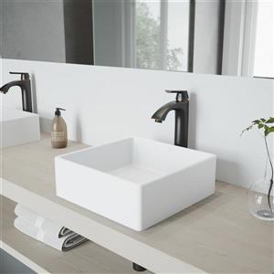 Vasque de salle de bain et robinet, blanc