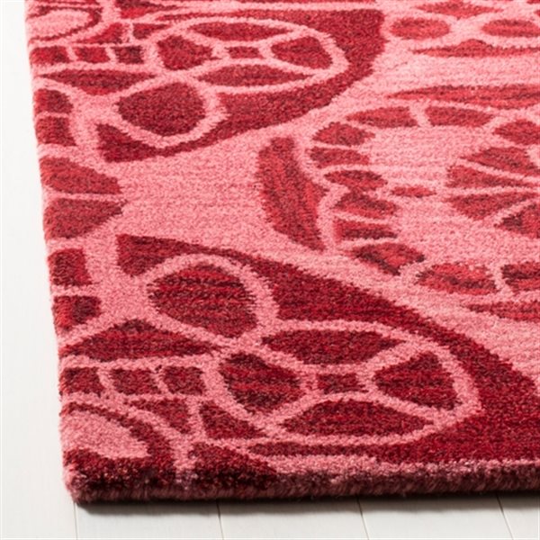 Safavieh Wyndham Rug - 2-ft 5-in x 4-ft- Red