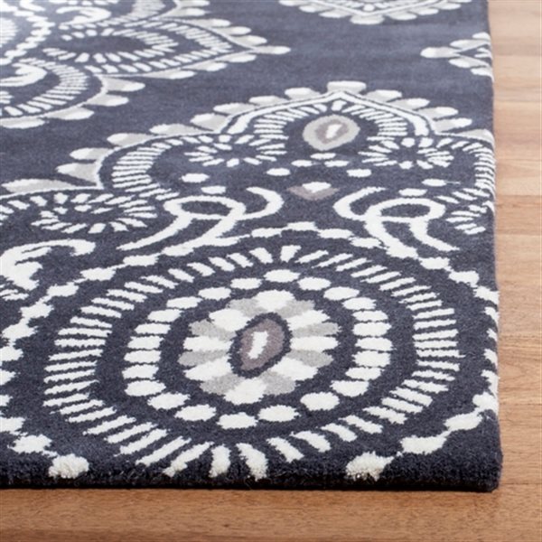 Safavieh Wyndham Rug - 2-ft x 3-ft  - Dark Grey/Ivory