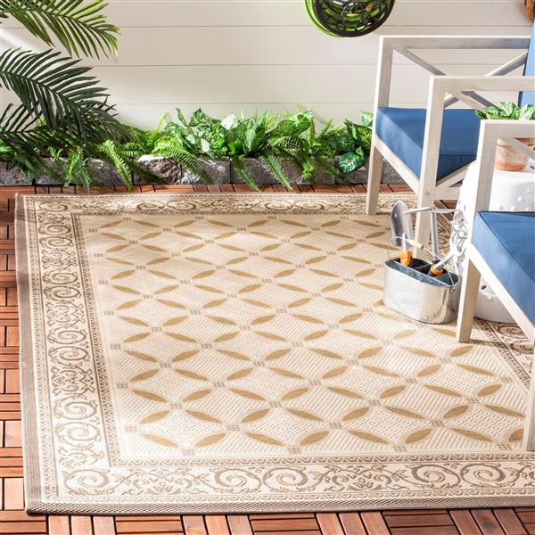 Safavieh Courtyard Rug - 4-ft x 5.6-ft - Polypropylene - Beige