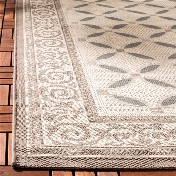 Safavieh Courtyard Rug - 4-ft x 5.6-ft - Polypropylene - Beige